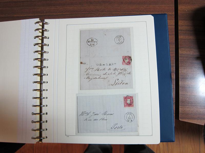 0019 (100).JPG -     Lote:    19      Marcofilia      Lotes Especiais       Descrição:         Portugal. Colecção especializada de carimbos de duplo círculo, tipo 1852, montada em 4 álbuns Lindner, com selos de diversas emissões e cartas, com estudo minucioso de cada marca. Lote a ver.         Lote       Valor Base:     &euro; 2.500,00     Valor Venda:     Retirado     